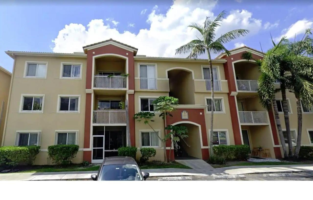 Master Room In Apartment Davie Exterior foto